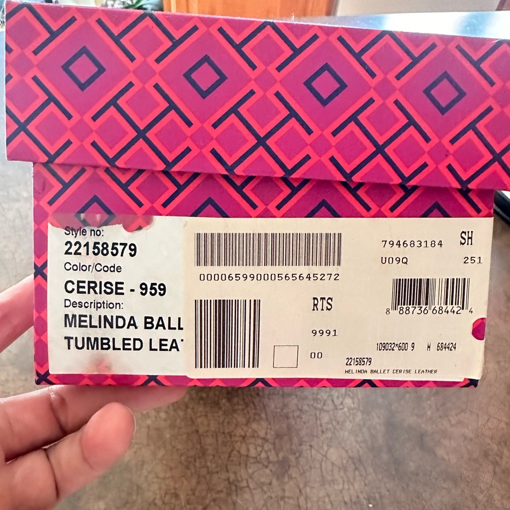 Tory Burch ballets flat shoes.